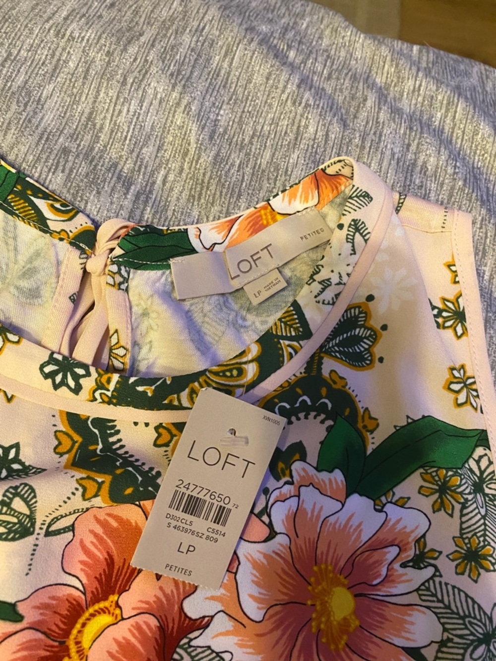 NWT Loft Floral Sleeveless Blouse Womens Petite Large Pull Over w/ Tie Back - Picture 2 of 11